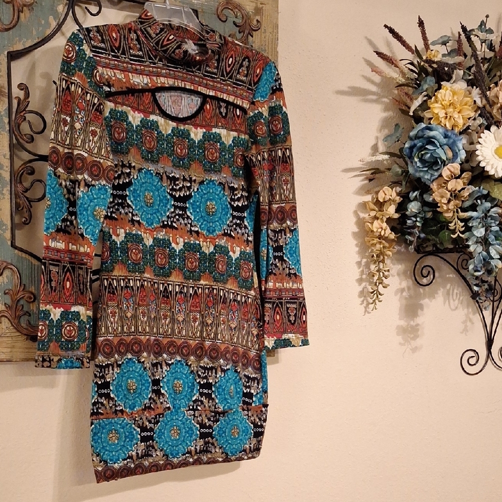 🔥 3 for $25 SALE Moa Moa Vibrant Patterned Long Sleeve Dress.  NWOT Size Small